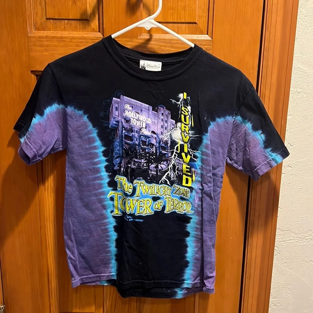 Disney Tower of Tower Youth Size Medium T-shirt. -  3/20